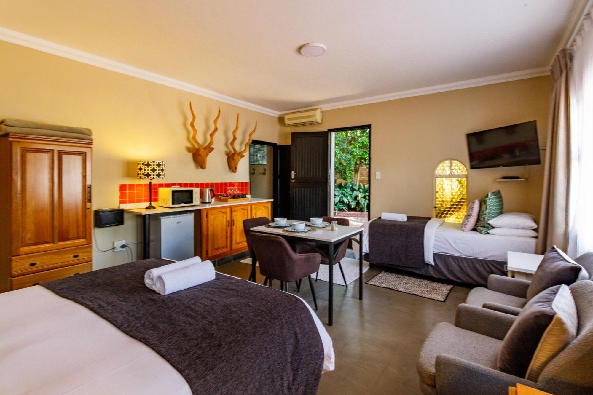 Pumleni Guesthouse Hartbeespoort Eksteriør billede